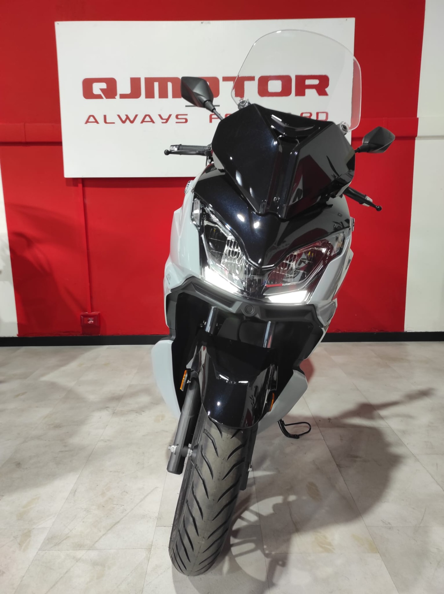 MTX 300 3990€